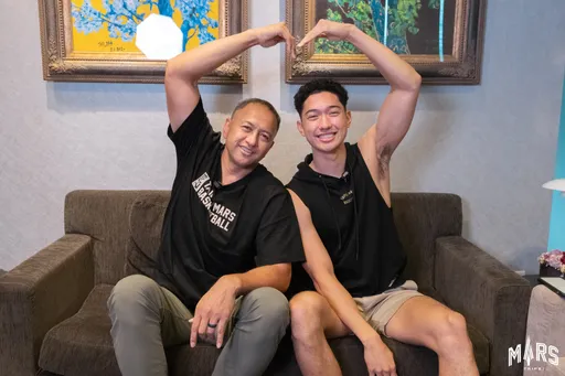 CBA傳奇洋將力挺兒子現身球場開球 第一次零時差看197帥兒比賽