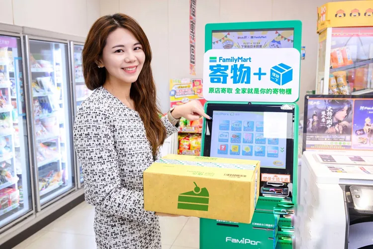 寄物人透過FamiPort機台，完成3步驟，再將物品交予門市人員即完成寄物程序。全家提供
