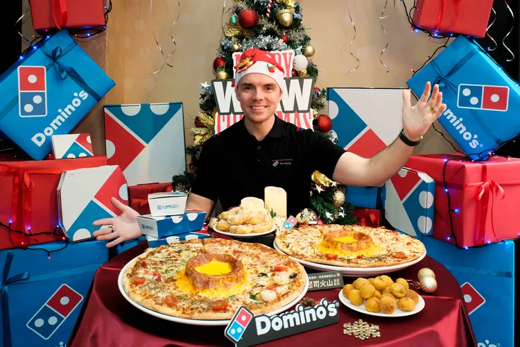 台灣達美樂CEO Ben Oborne更現身新北三重三信門市。達美樂提供