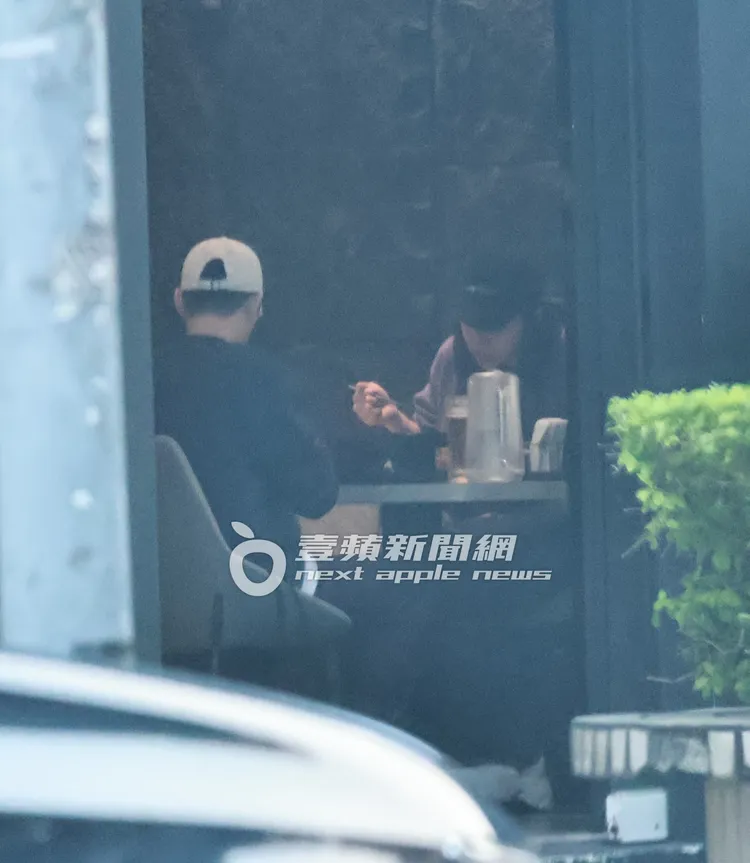 蛋堡與老婆當起第一組客人進店用餐。特勤中心攝