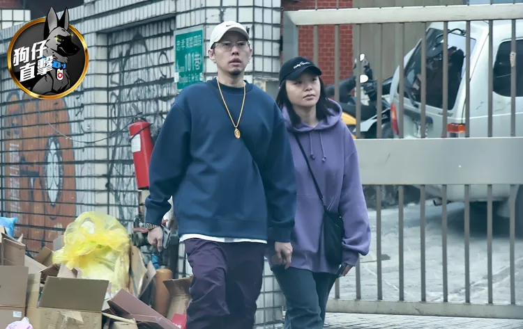 蛋堡和老婆穿著有特別配色。特勤中心攝