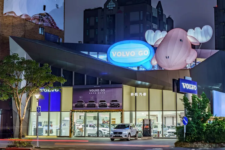 VOLVO GO 多元移動服務為廣大消費者提供全方位出行解決方案，可直接經由 VOLVO 官方 LINE 帳號單一入口完成預約，且服務車輛均交由 VOLVO 授權經銷商直接提供專業保養及維護。業者提供