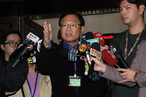 有信心柯文哲抬頭挺胸走出北院!張啓楷喊:檢察官落居下風