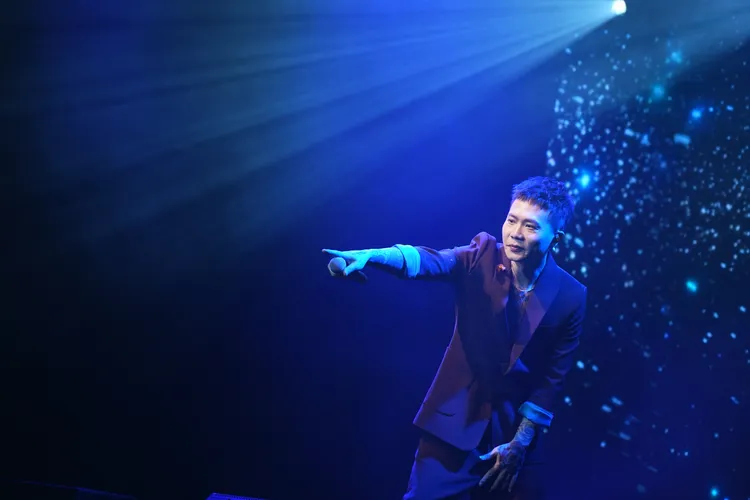 蕭秉治今與120名幸運粉絲一起慶祝新專輯的好成績。彭欣偉攝