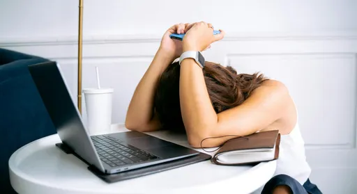 壽司郎19歲女員工遭騙到死角強吻 狼同事媽:把我殺了也沒錢賠