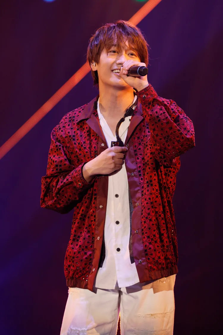 藤原丈一郎小巨蛋上大喊「TEAM TAIWAN冠軍」。大鴻藝術BIG ART、超級圓頂SUPER DOME提供