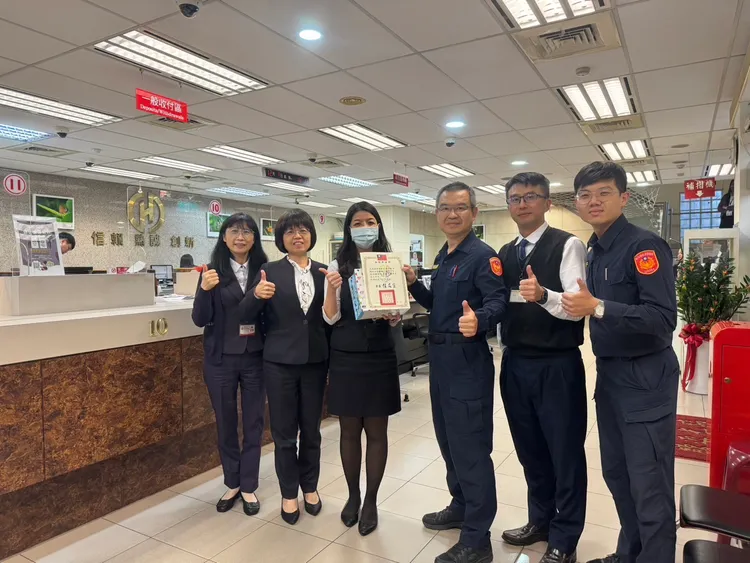 三重警方每月會至各金融機構進行金融攔阻演練，同時與行員說明新型詐欺手法，阻詐效果明顯提升不少。警方提供