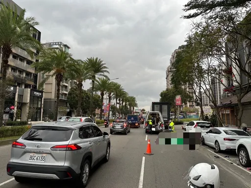 疑變換車道視線死角!林口曳引車碰撞微型電動車 女騎士倒地慘遭輾斃