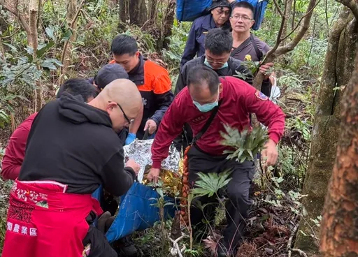 北市失智老妇迷途却登鹅角格山　警义消协力山友救援
