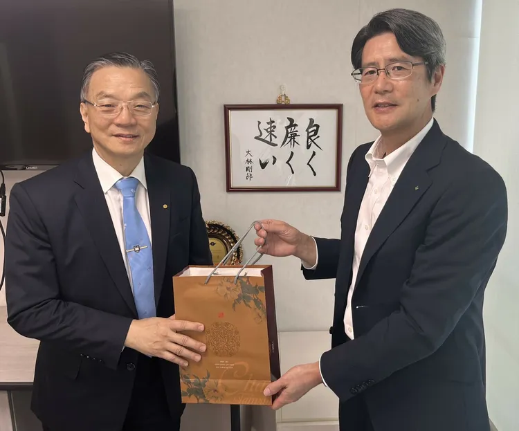 中華民國工商協進會秘書長朱曦（左）9日於廈門猝逝。翻攝自工商協進會官網