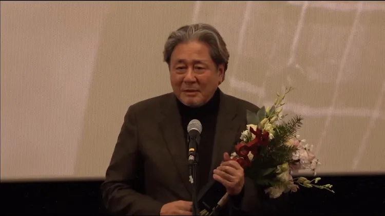 崔岷植昨晚領獎時，致歉在國會外抗議的年輕族群。翻攝X（推特）