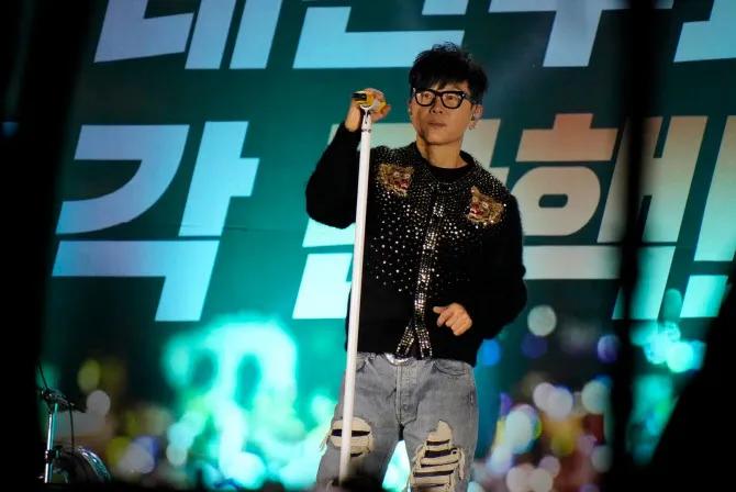 李承桓不只捐款，還現身晚會聲援。翻攝IG