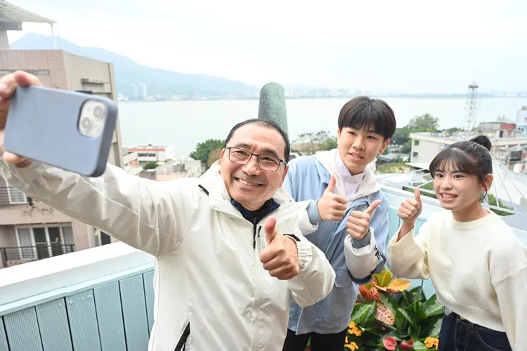侯友宜表示淡水圖書館是全台灣最美的圖書館。新北市府提供