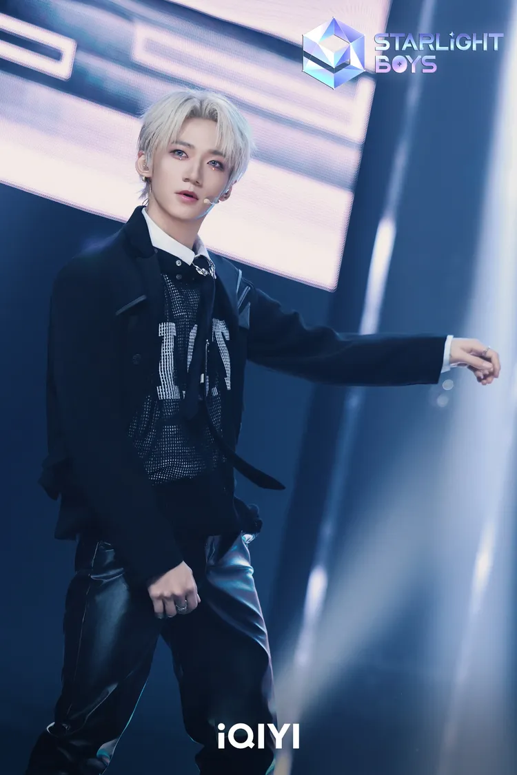 翟浚安在《星光閃耀的少年》第二次公演令人驚艷。愛奇藝國際站提供