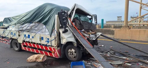 3輛大車追撞「車體扭曲變形」 貨車擠縮一團鐵!釀3死1傷慘劇