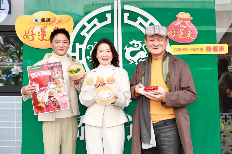 陳慕義（右起）與謝瓊煖、藍葦華，三金演員在八點檔飆戲。民視提供