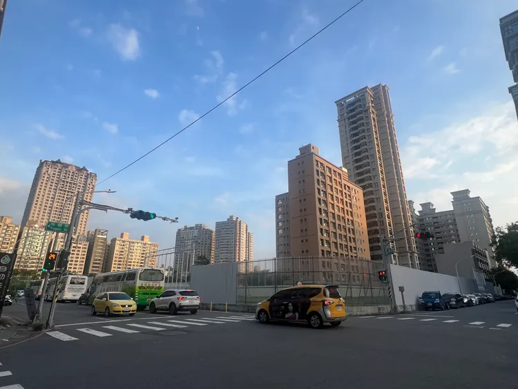 農16幾場明年進場個案，代銷接案底價將全面挑戰6-7字頭。葉家銘攝