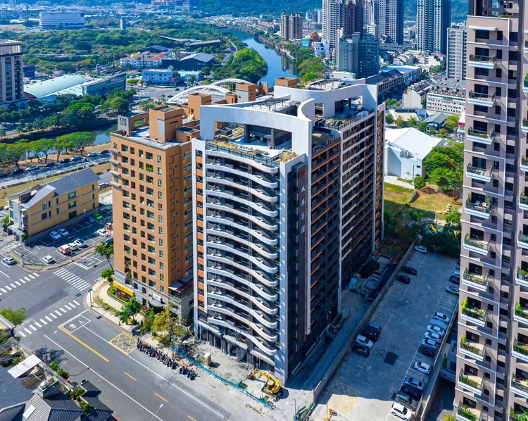 城揚在美術館連推4案，將公司品牌高度再次提升，奠定在A級地段興建住宅的建築格局。城揚提供