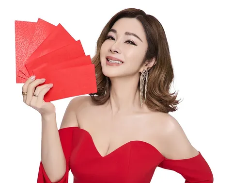 68歲陳美鳳超深V禮服渾圓奶球炸出 曝最新凍齡秘訣