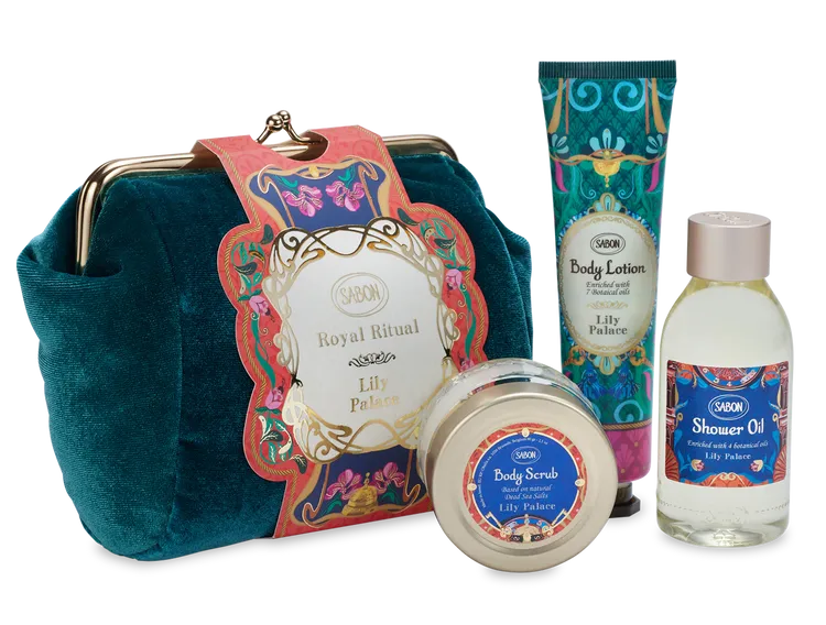 1F SABON美好年代明星三部曲宮廷禮盒，推薦價 1980元，限量30組。