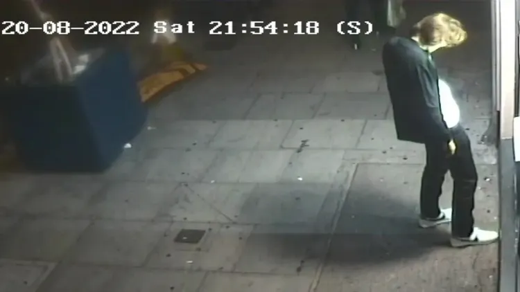 塔利在夜店前被拍下。翻攝自《太陽報》