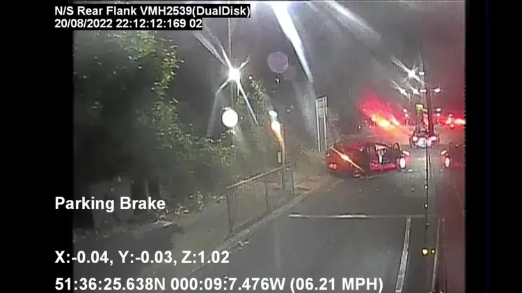 塔利酒駕撞上受害人用車後現場。翻攝自《太陽報》