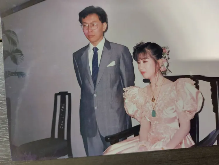 陳佩琪今晨在臉書曬出結婚照，思念丈夫柯文哲。翻攝陳佩琪臉書