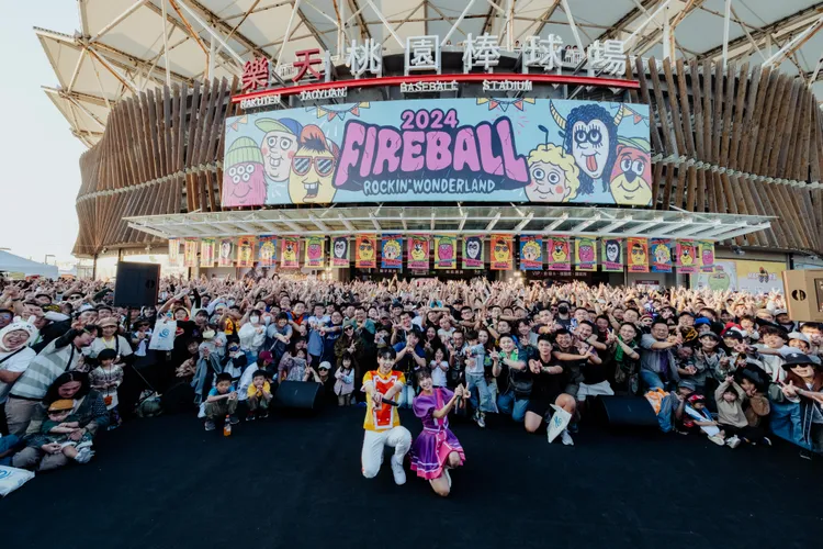 天竺鼠姐姐（右）與南瓜哥哥現場帶動唱跳人氣夯。圖／夥球擊提供