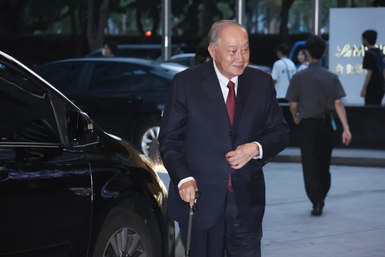 考試院前院長關中及其夫人遭控是惡鄰居。資料照片