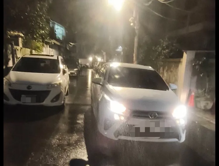 甘男開車(如圖)多次按喇叭要求關中司機顧男移車。翻攝畫面