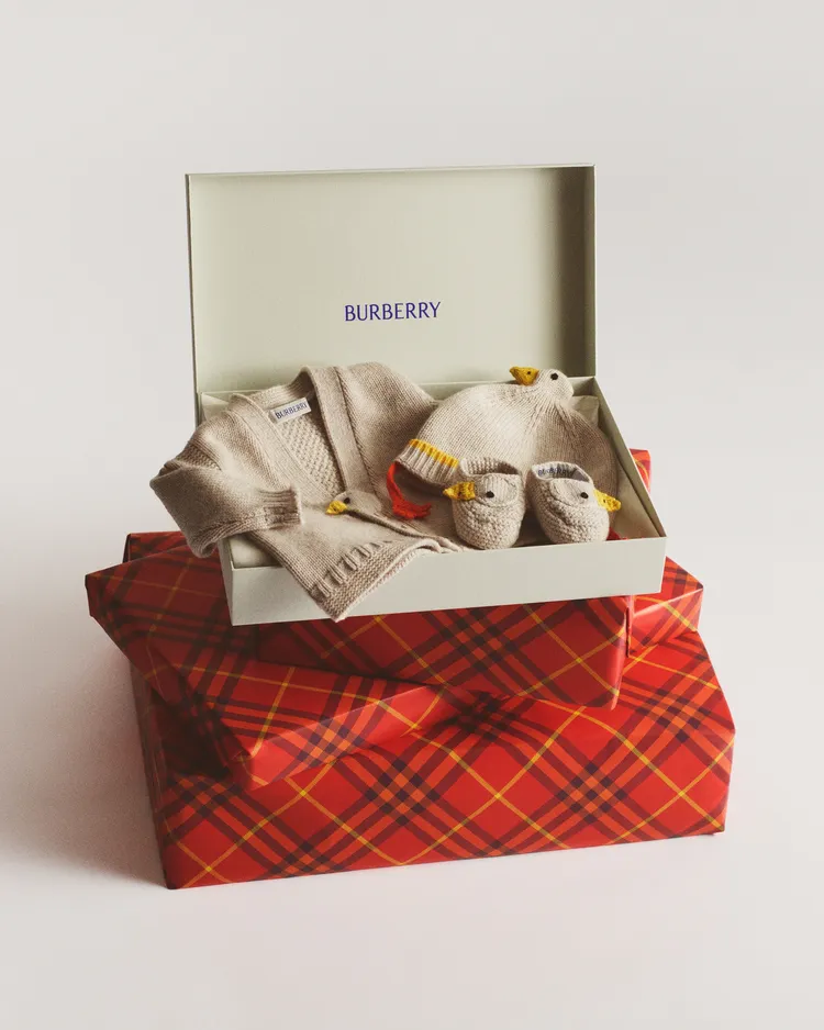 BURBERRY A9專門店也同步推出獨家節慶包裝。品牌提供