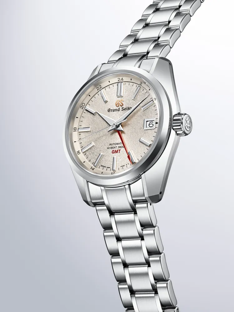 錶殼、錶鍊採用具極強耐蝕性的白鋼材質製成。品牌提供