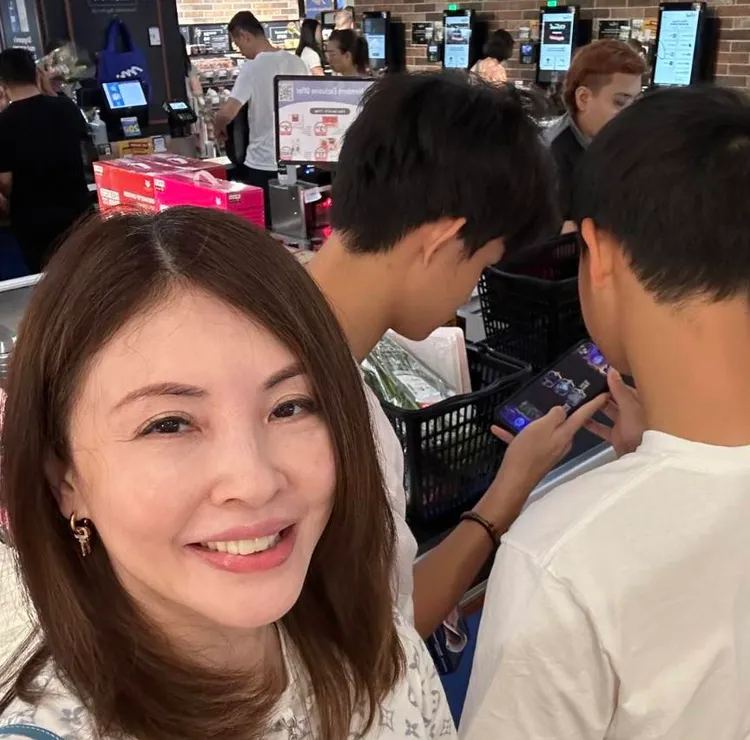 何如芸常在社群平台分享與兒子的可愛互動。翻攝自何如芸IG