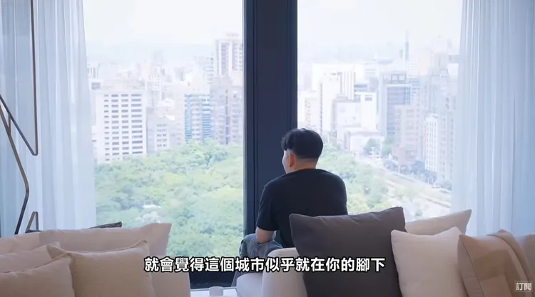 豪宅位於大安森林公園第一排。翻攝Joeman YT