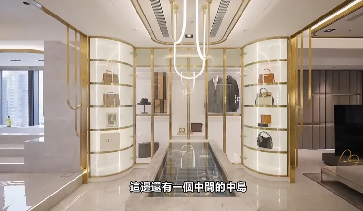 更衣間。翻攝Joeman YT