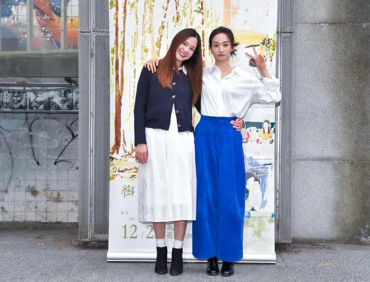 黃可欣（左）和韓寧演一對，亮麗合影。公視提供