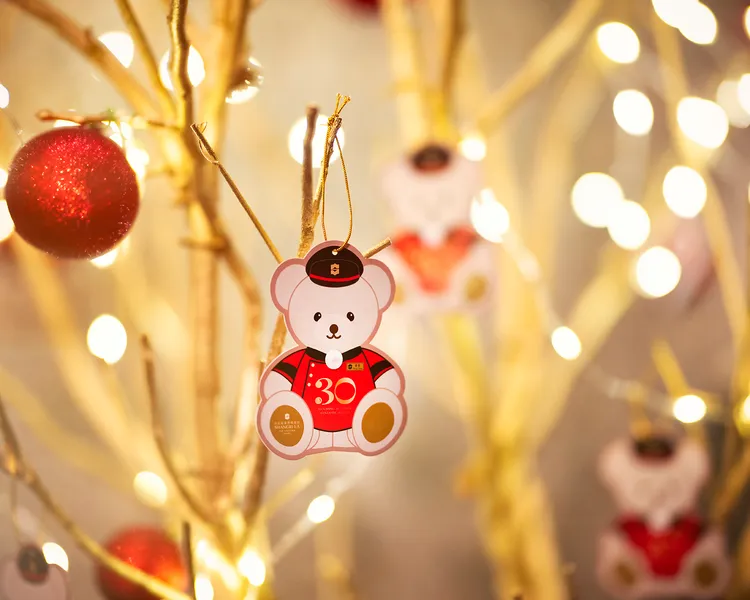 台北遠東香格里拉於大廳設置許願樹與捐款箱，並推出泰迪熊許願卡，邀請賓客以小額捐款參與公益，傳遞愛與祝福。業者提供