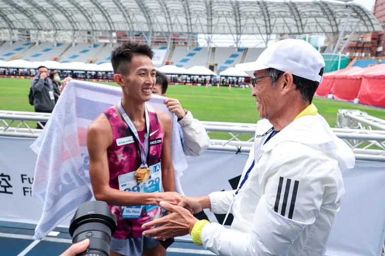 周庭印(左)。大漢行銷