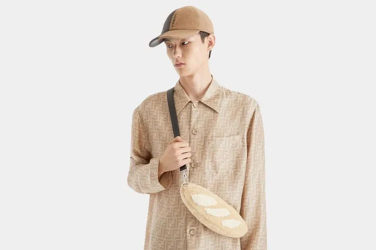 FENDI推出法棍造型Baguette包。品牌提供
