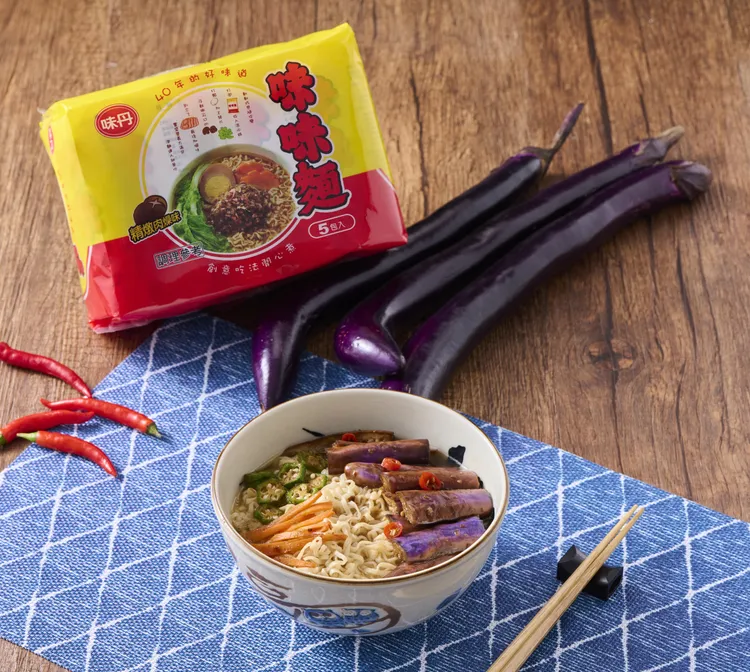 ▲茄子、秋葵、紅蘿蔔三大可怕蔬菜，在味味麵面前完全被擊敗！