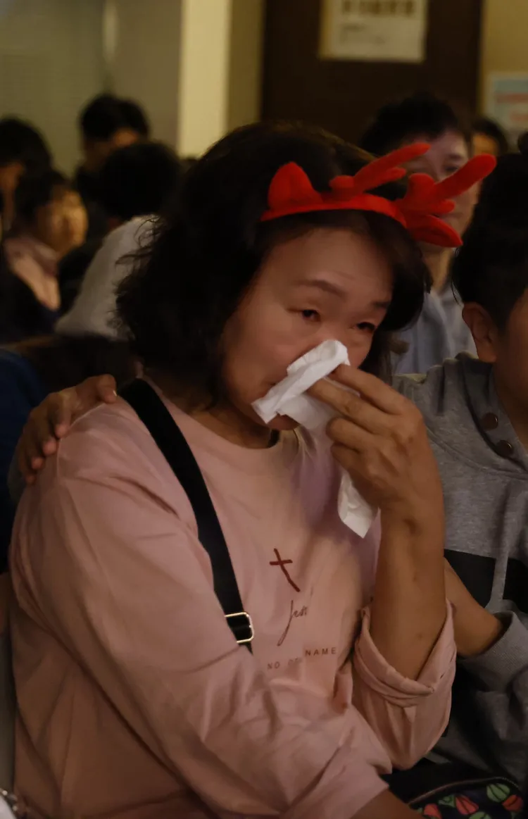 張芸京媽媽台下感動落淚。圖／哈利路亞家教會提供