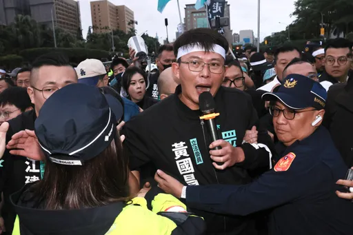 黃國昌堅持「沒見1500萬現金」 律師打臉:也是10年刑起跳啊!