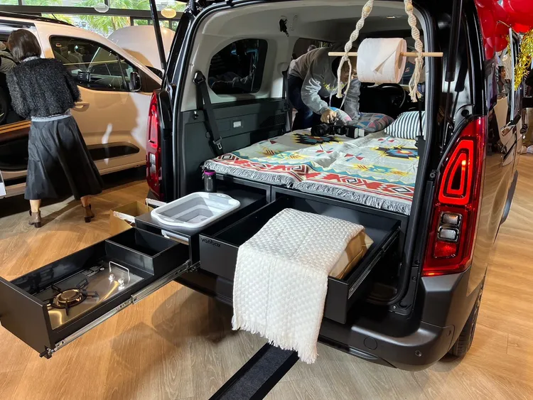 長軸車型採三排7人座椅配置，打造最大達4,000公升行李廂容量。周奕豪攝