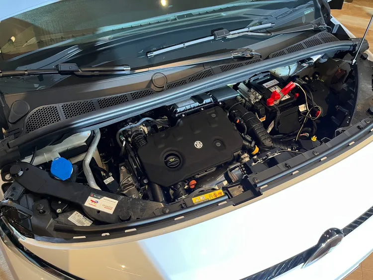 1.5升的BlueHDi高壓共軌渦輪增壓柴油動力，結合EAT8智慧型8速手自排變速系統，可輸出130匹最大馬力 / 300牛頓米最大扭力。周奕豪攝