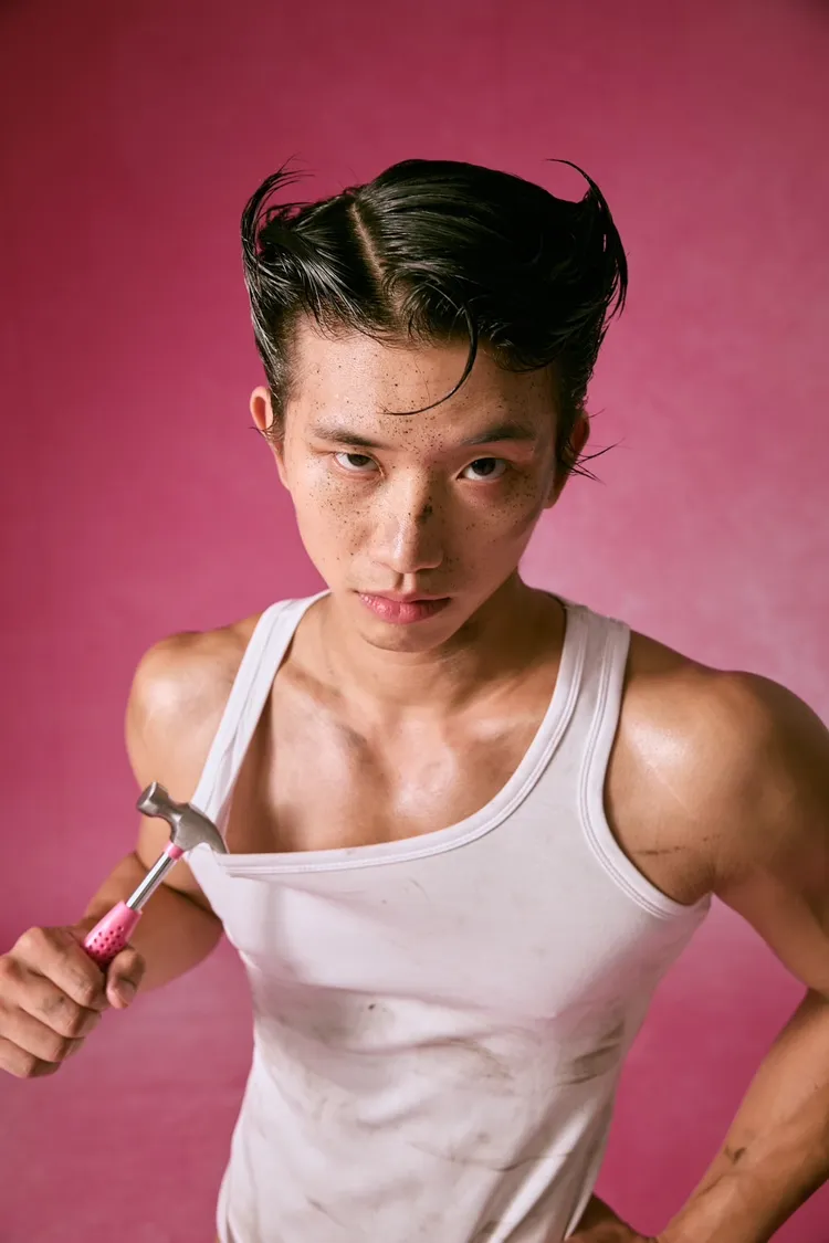 天使臉孔、魔鬼身材的17主播李鴻，其實還是一名碩士研究生。