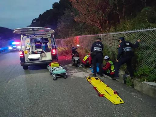 苗栗男騎機車跌落水溝　頭部重創不治