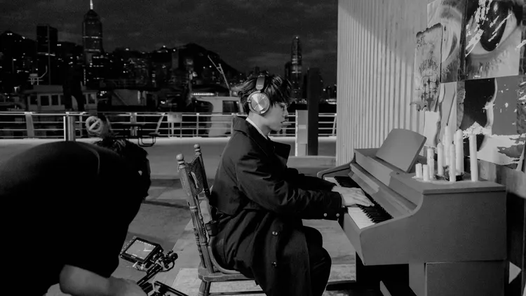 林家謙首度推出華語專輯，港台歌王歌后都幫助陣。圖／TLP提供