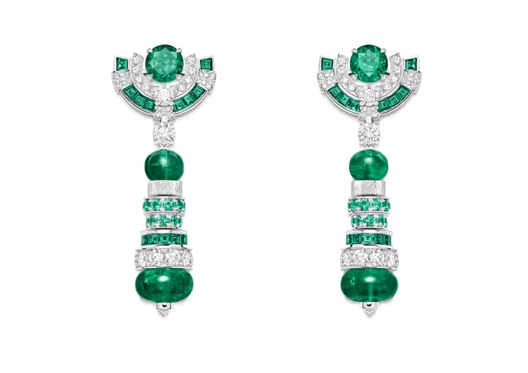 Essence of Extraleganza 頂級珠寶系列 18K 白金祖母綠鑽石耳環，全球限量1件，1110萬元。品牌提供