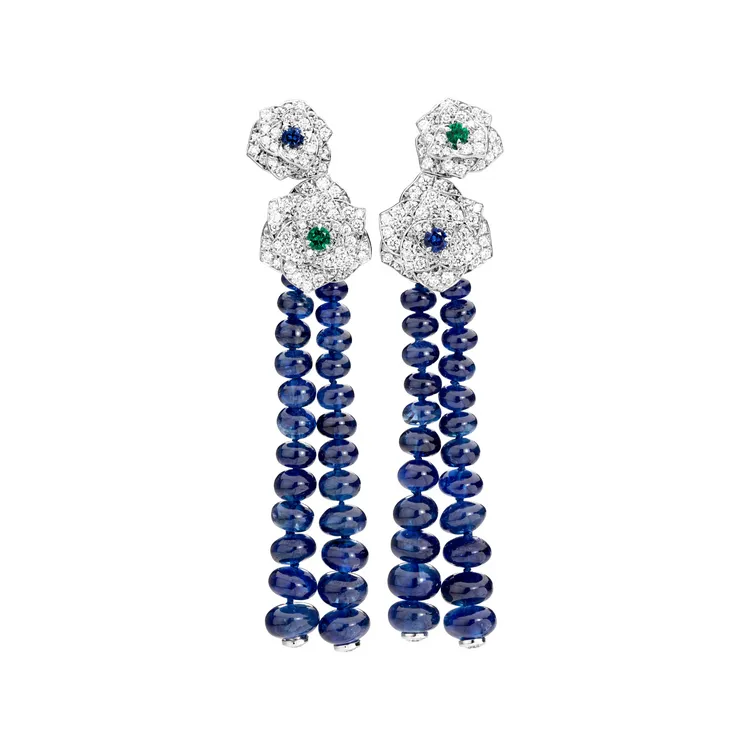 Rose 頂級珠寶系列 18K 白金藍寶石鑽石耳環所拆卸而成之胸針，655萬元。品牌提供