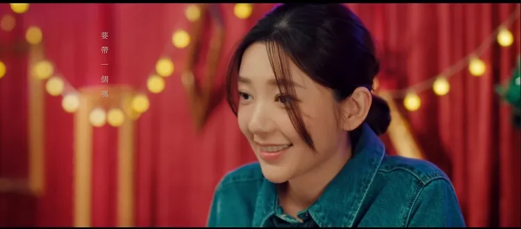 郭雪芙出現在MV最後。翻攝《想念你想我》MV截圖